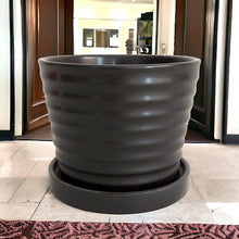 Load image into Gallery viewer, Classic Ceramic Planters - Black
