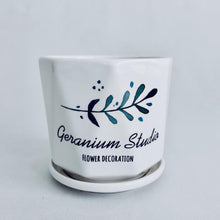 Load image into Gallery viewer, Green Leaf Planter with Saucer